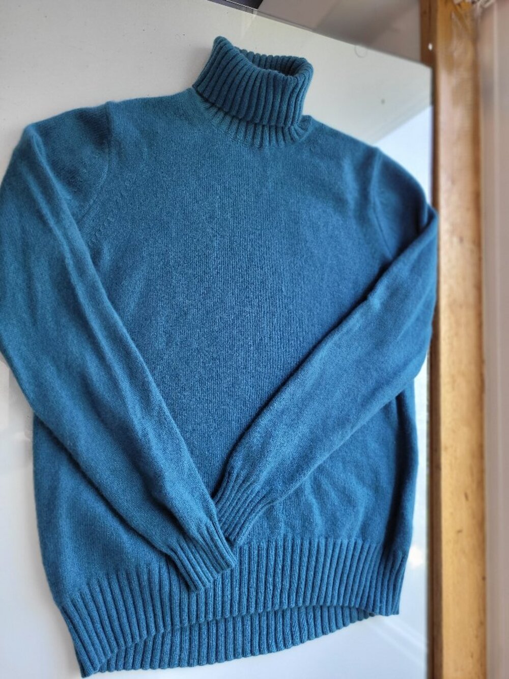 Uniqlo Cashmere Turtleneck Sweater Size M